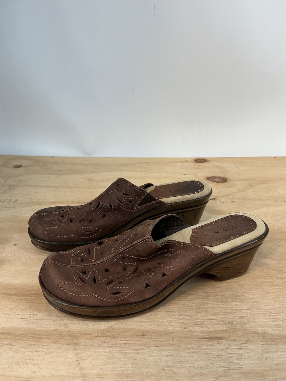 Bass Women's Brown Leather Cutout Clog Mules Size 8 - Picture 3 of 5